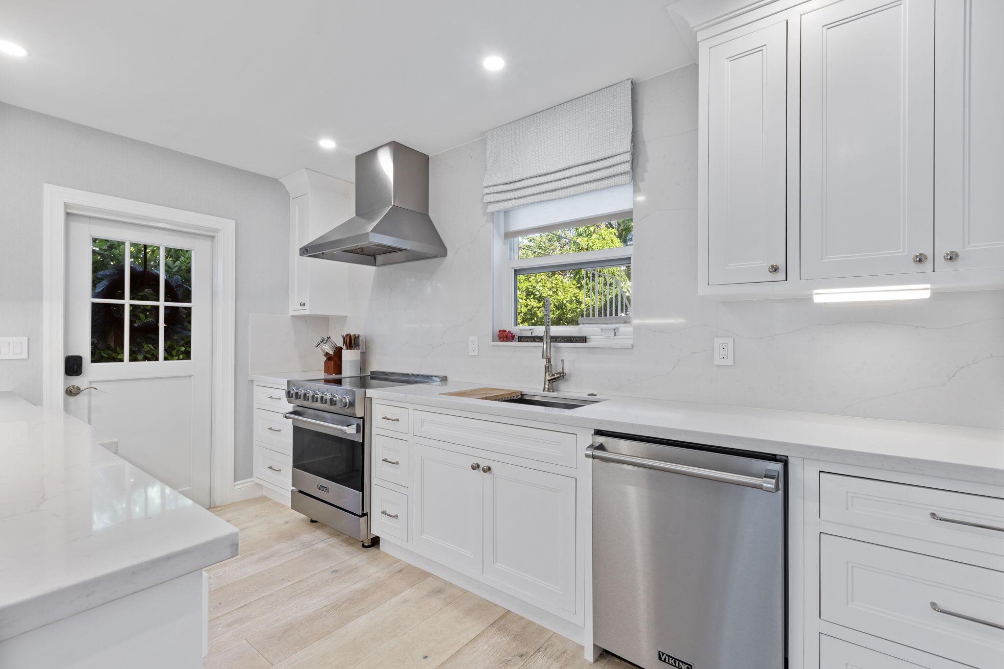 311 Cocoanut Row 101