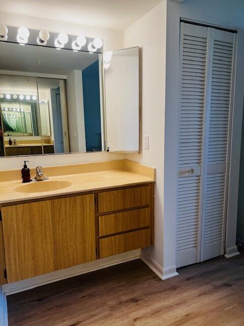 1201 Seafarer Circle 204