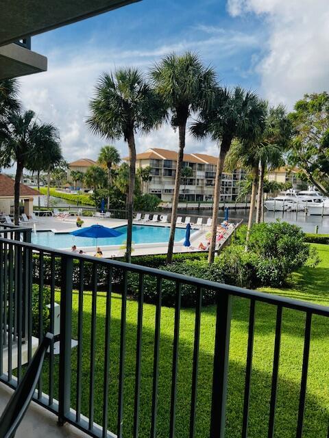 1201 Seafarer Circle 204