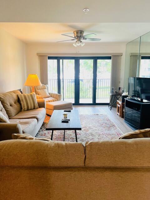 1201 Seafarer Circle 204