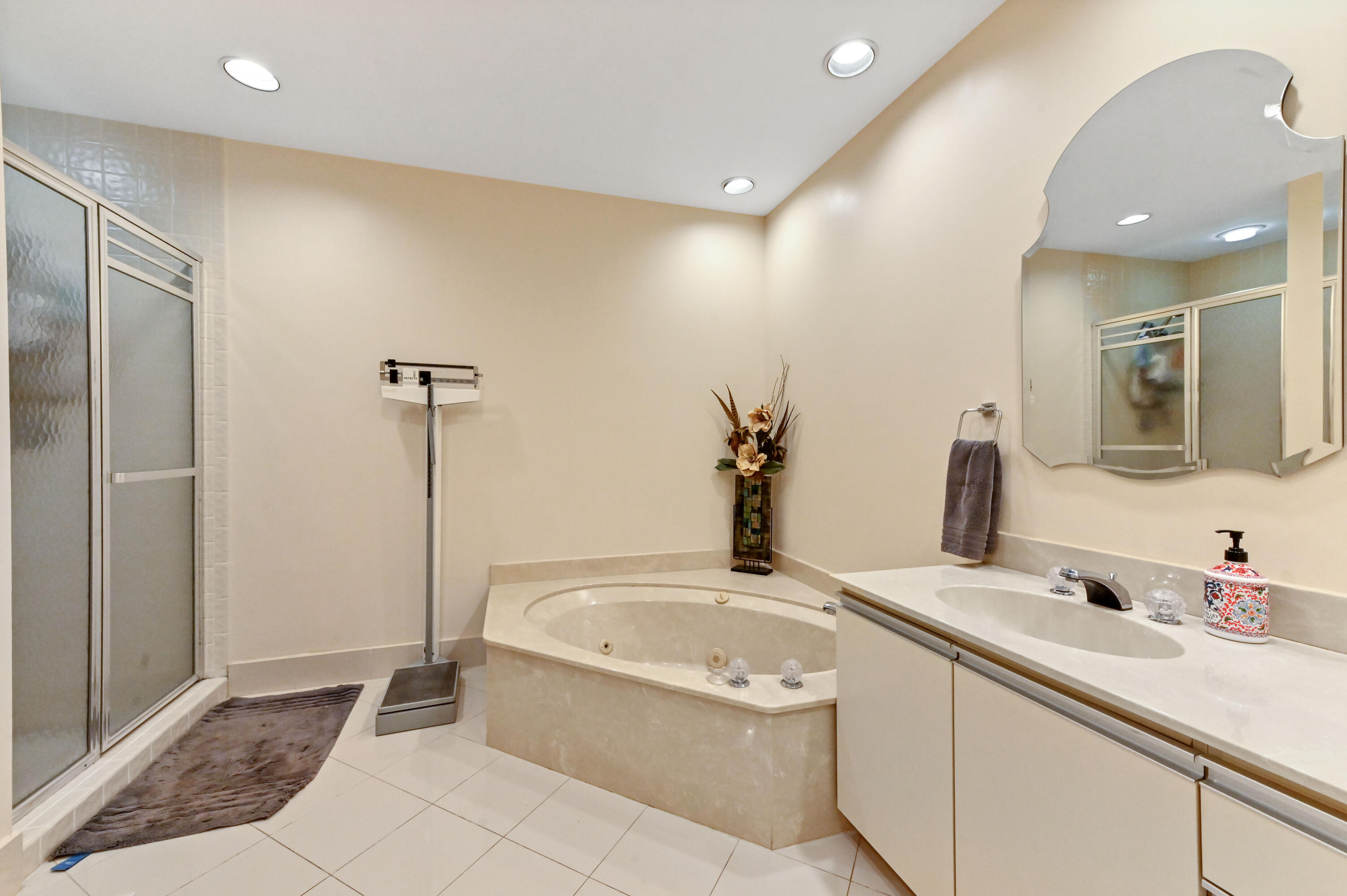 4665 Fountains Drive S