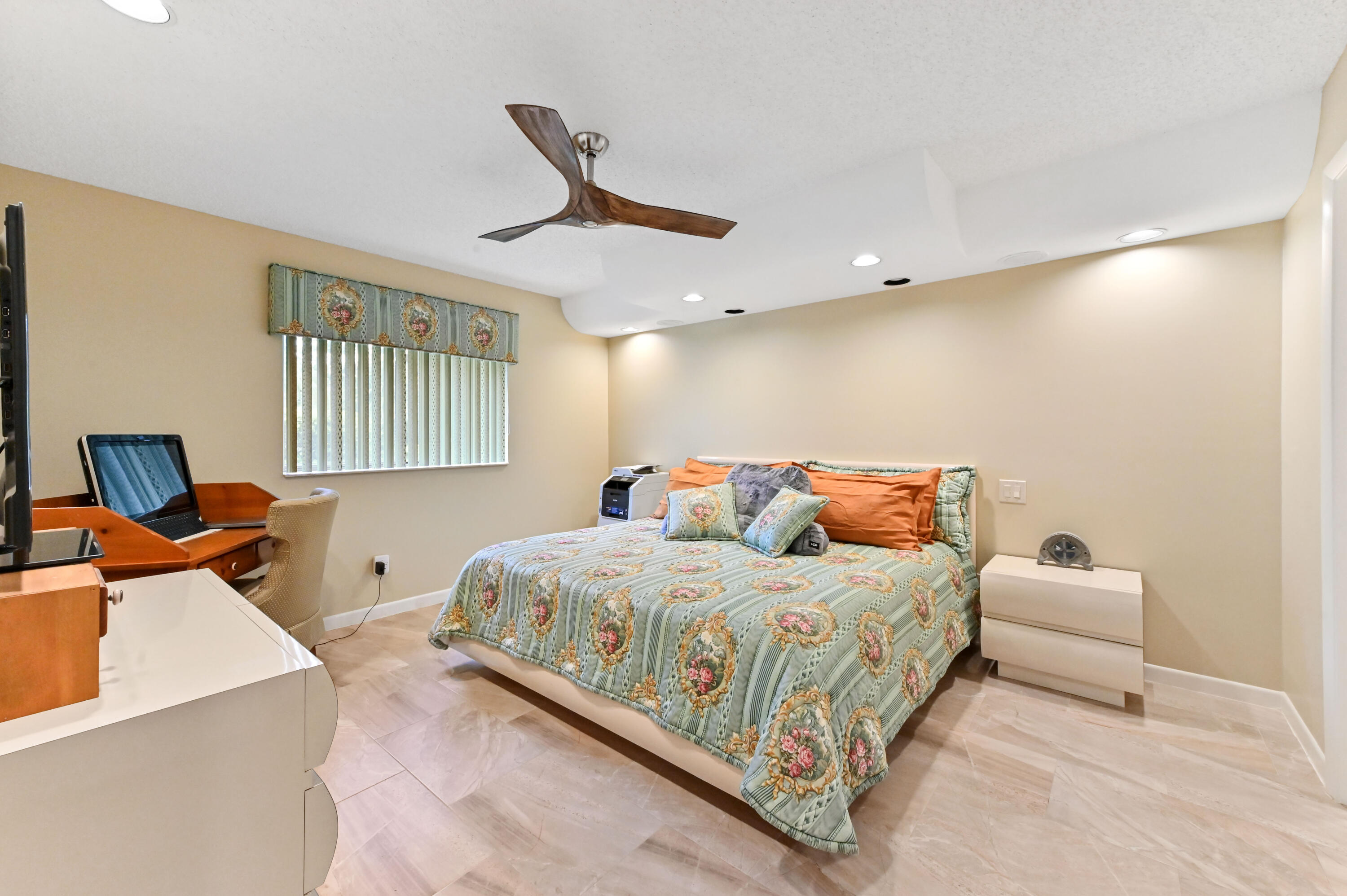 4665 Fountains Drive S