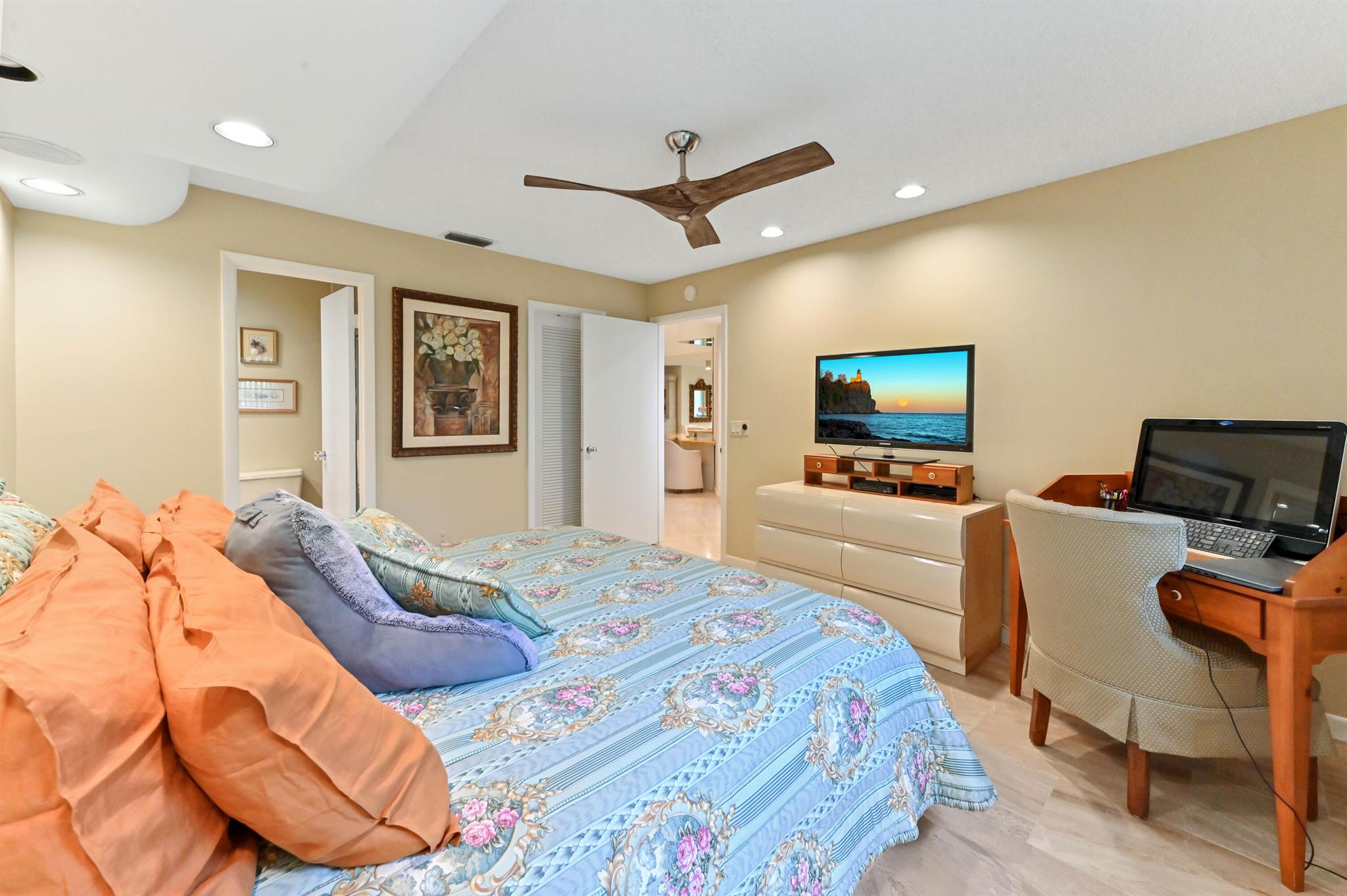 4665 Fountains Drive S