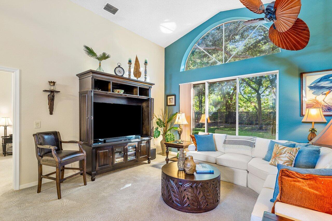 7632 Charing Cross Lane