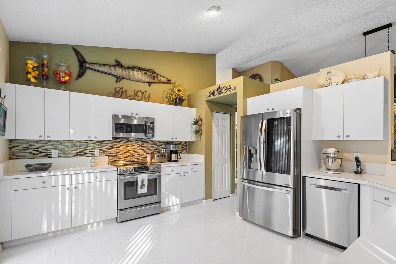 7632 Charing Cross Lane