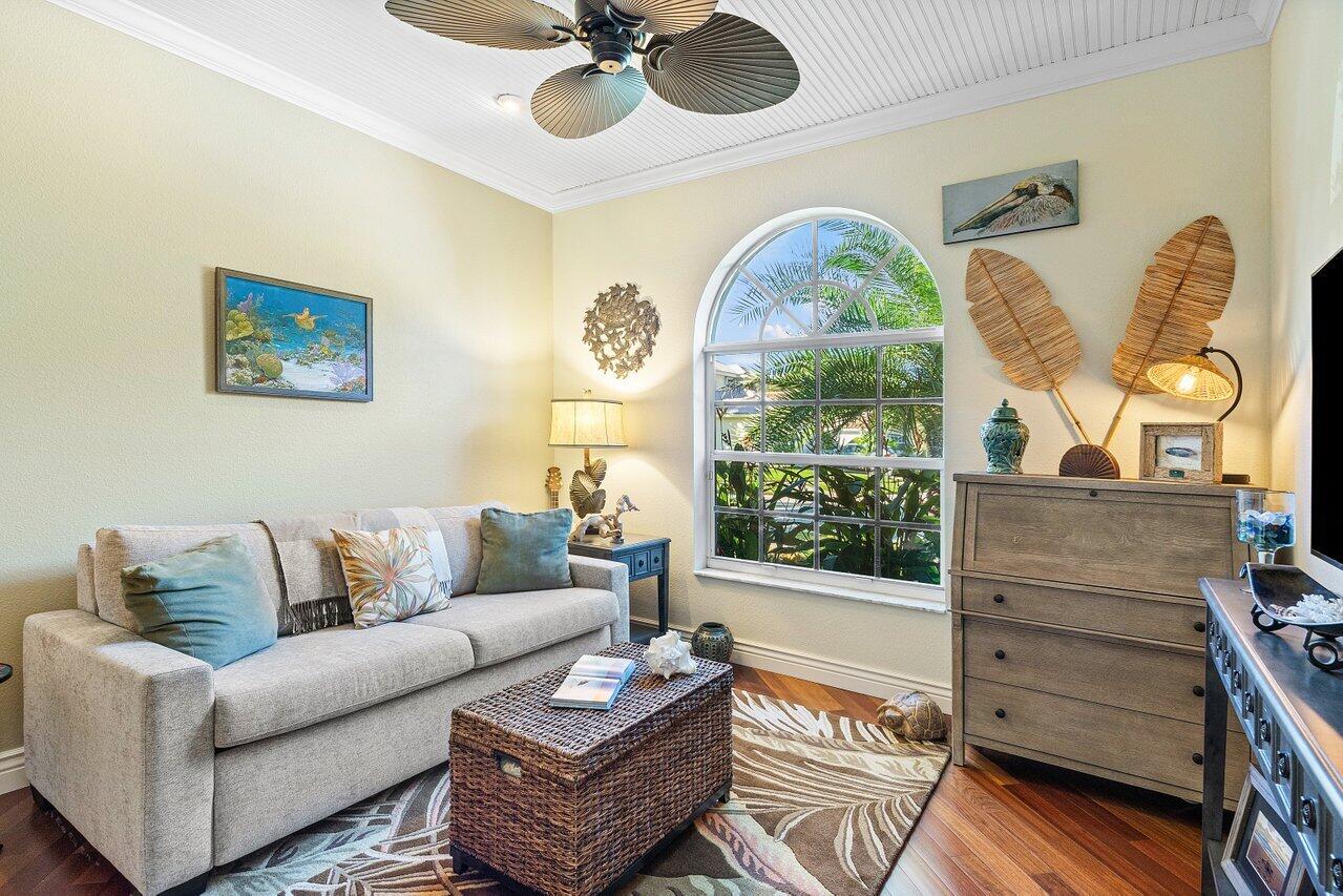 7632 Charing Cross Lane