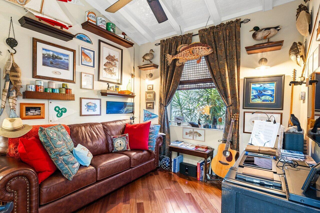 7632 Charing Cross Lane