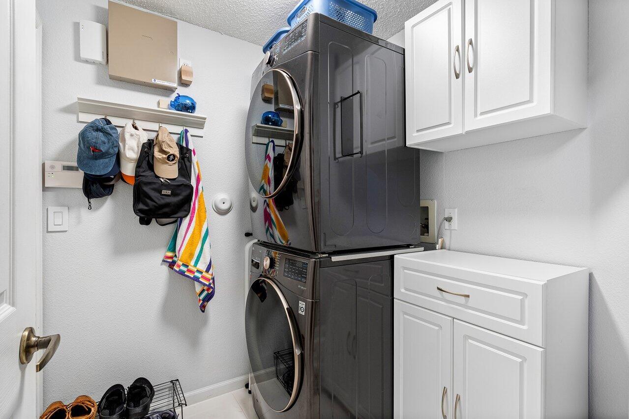 7632 Charing Cross Lane