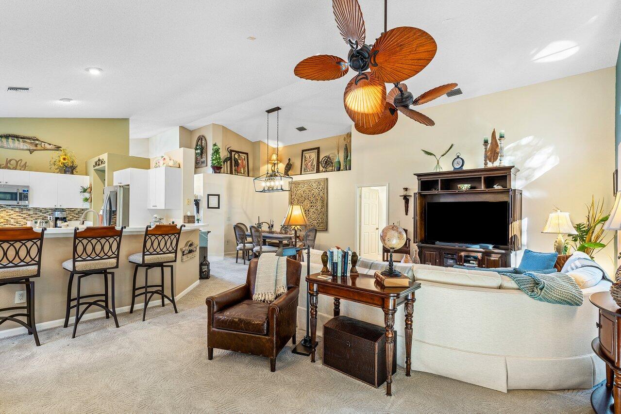 7632 Charing Cross Lane