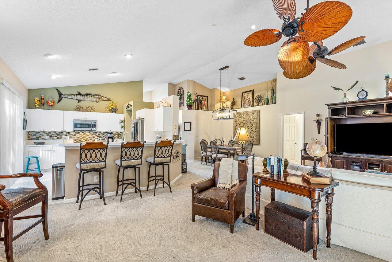 7632 Charing Cross Lane