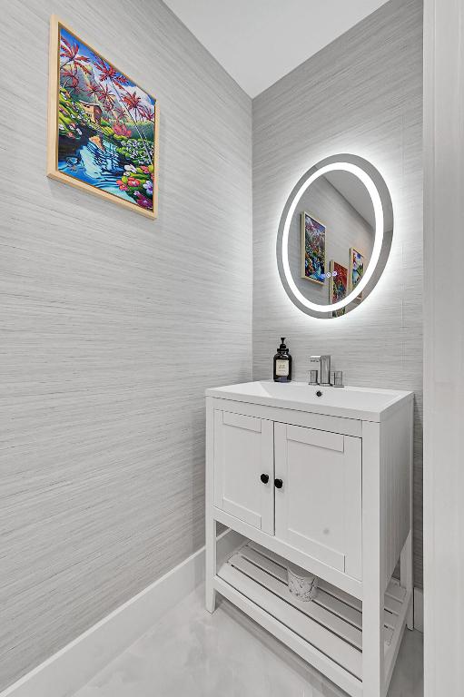 800 Andrews Avenue 9