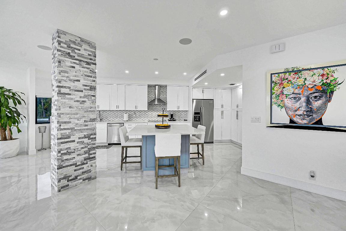 800 Andrews Avenue 9