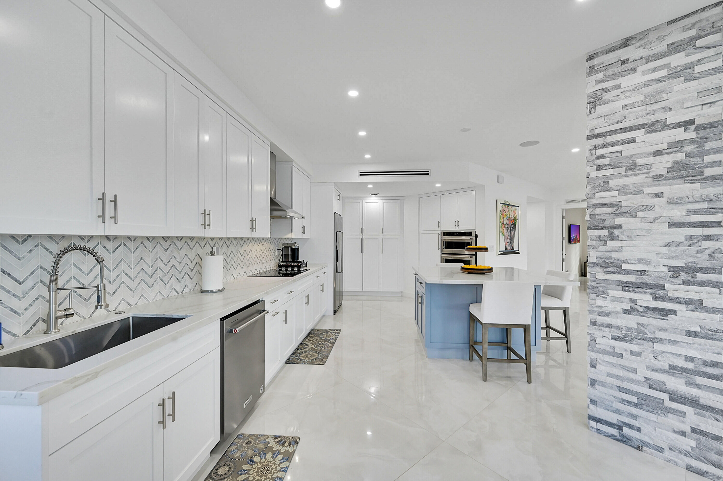 800 Andrews Avenue 9