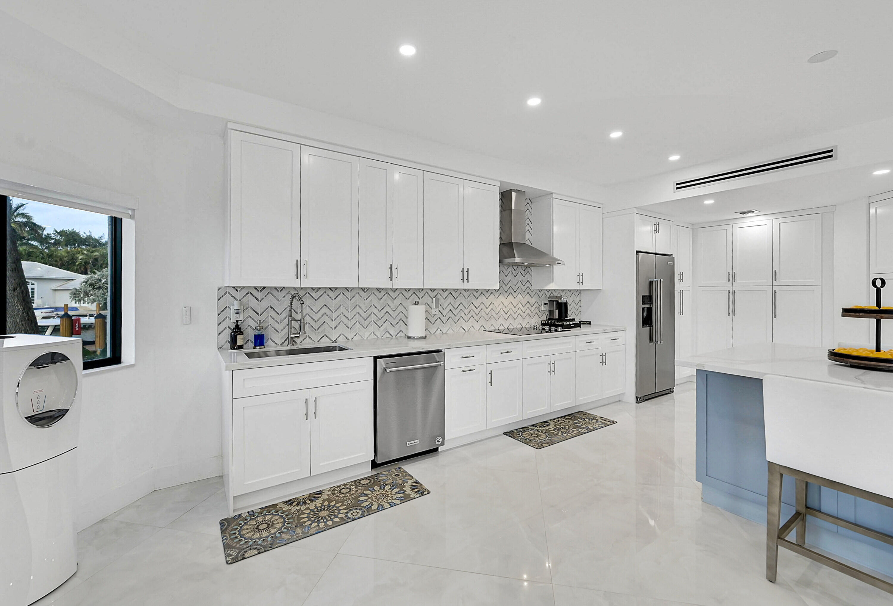 800 Andrews Avenue 9