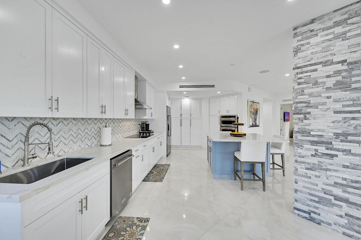 800 Andrews Avenue 9