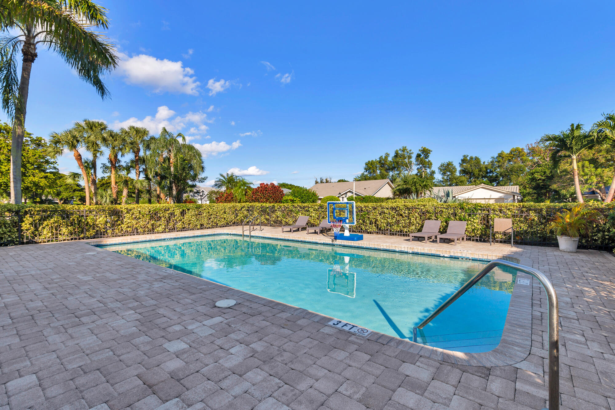 924 Greensward Lane