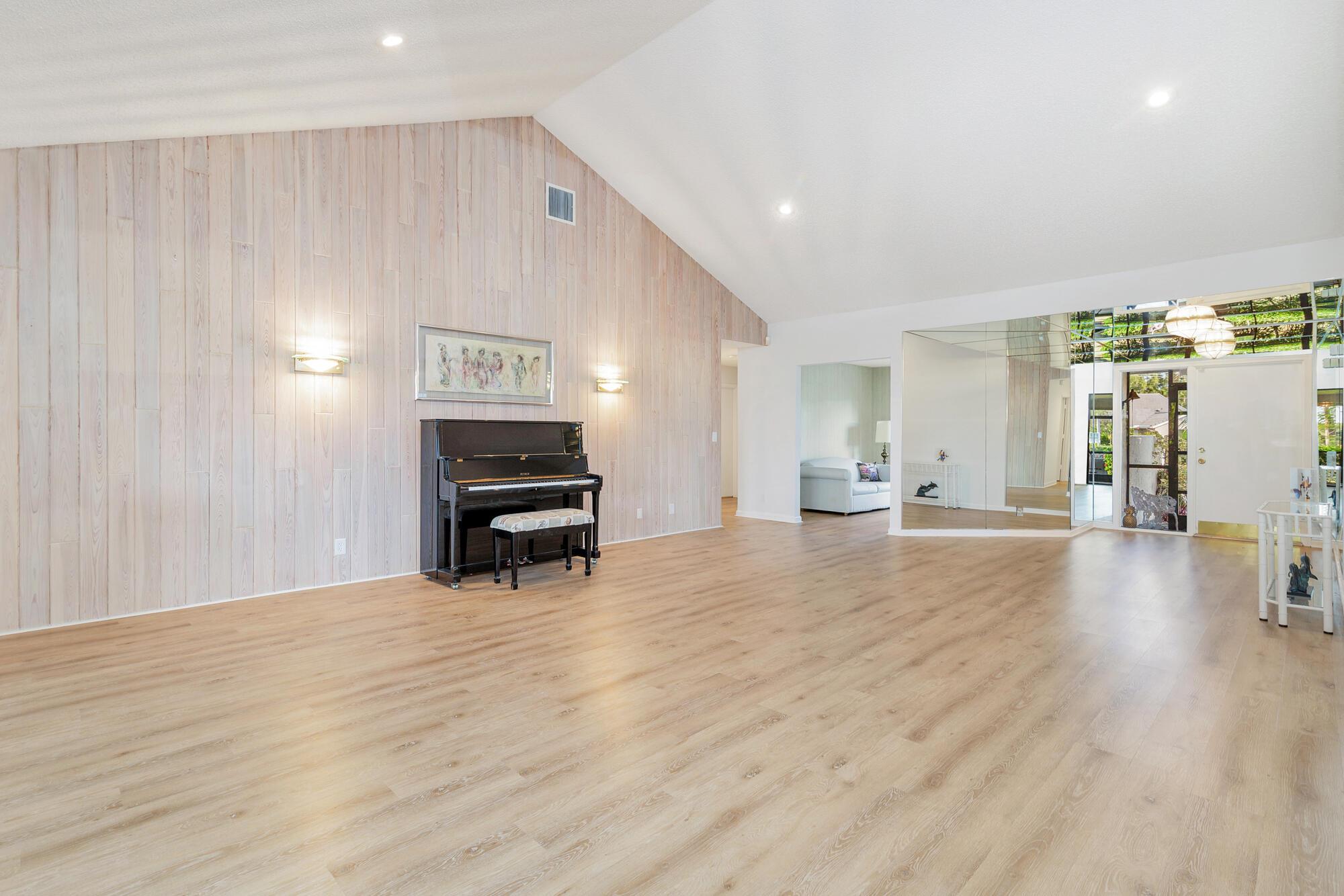 924 Greensward Lane