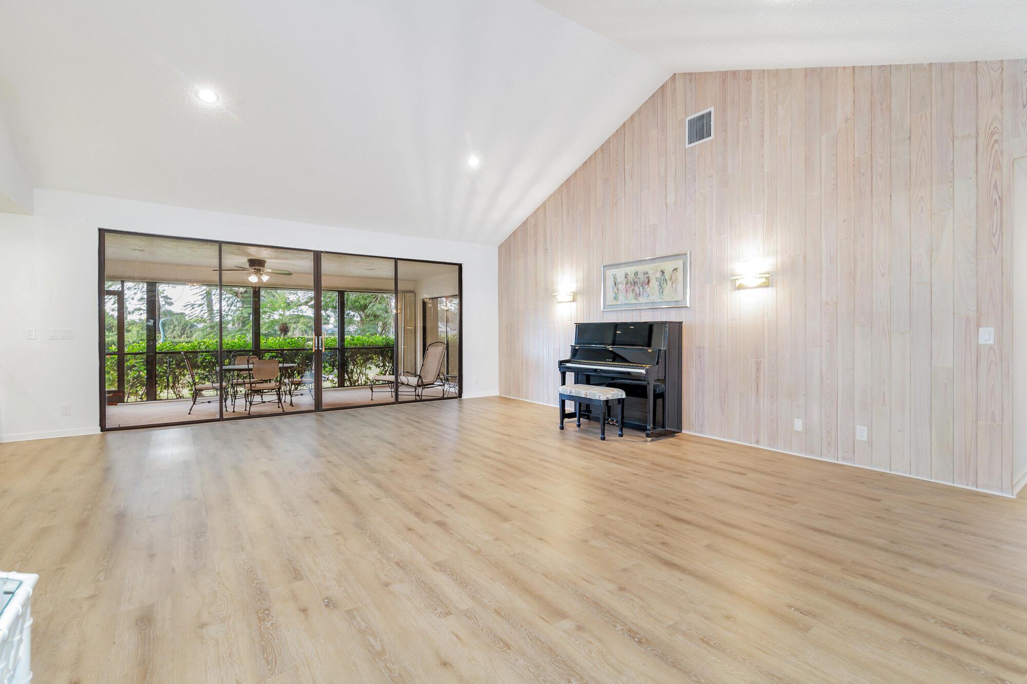 924 Greensward Lane