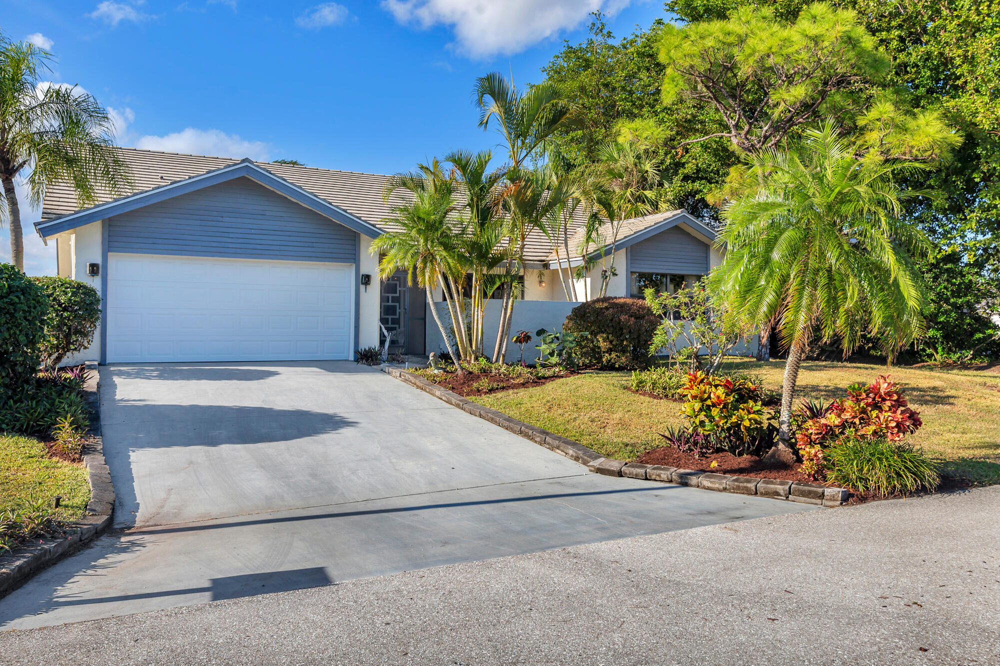 924 Greensward Lane
