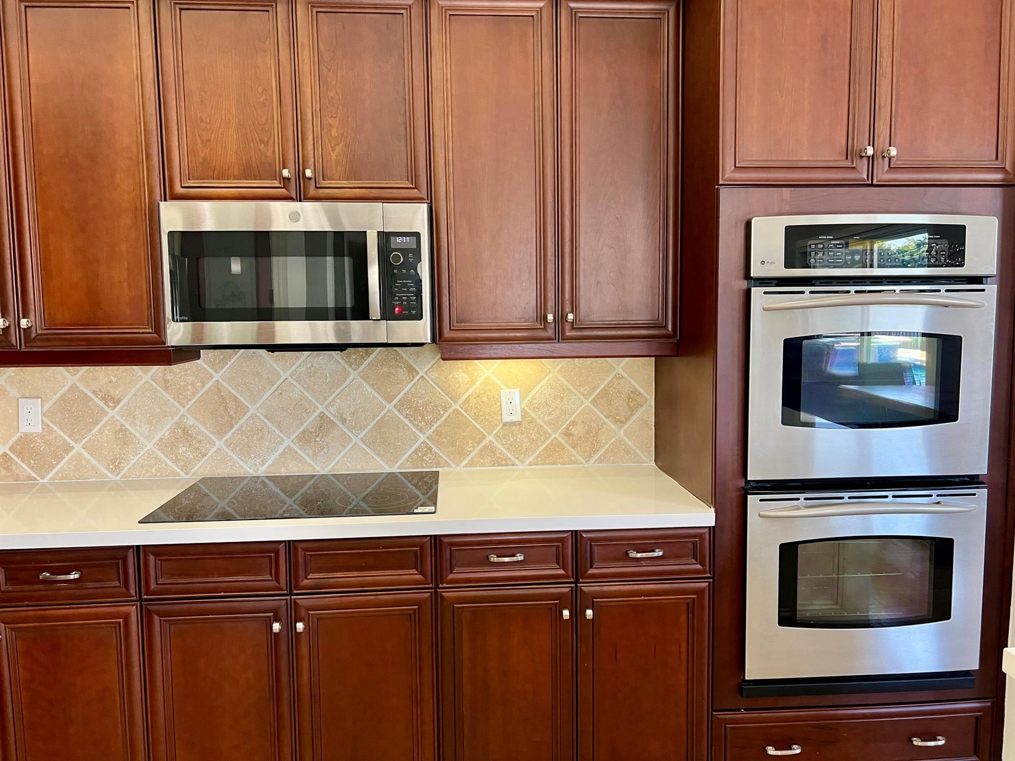 12211 Rockledge Circle