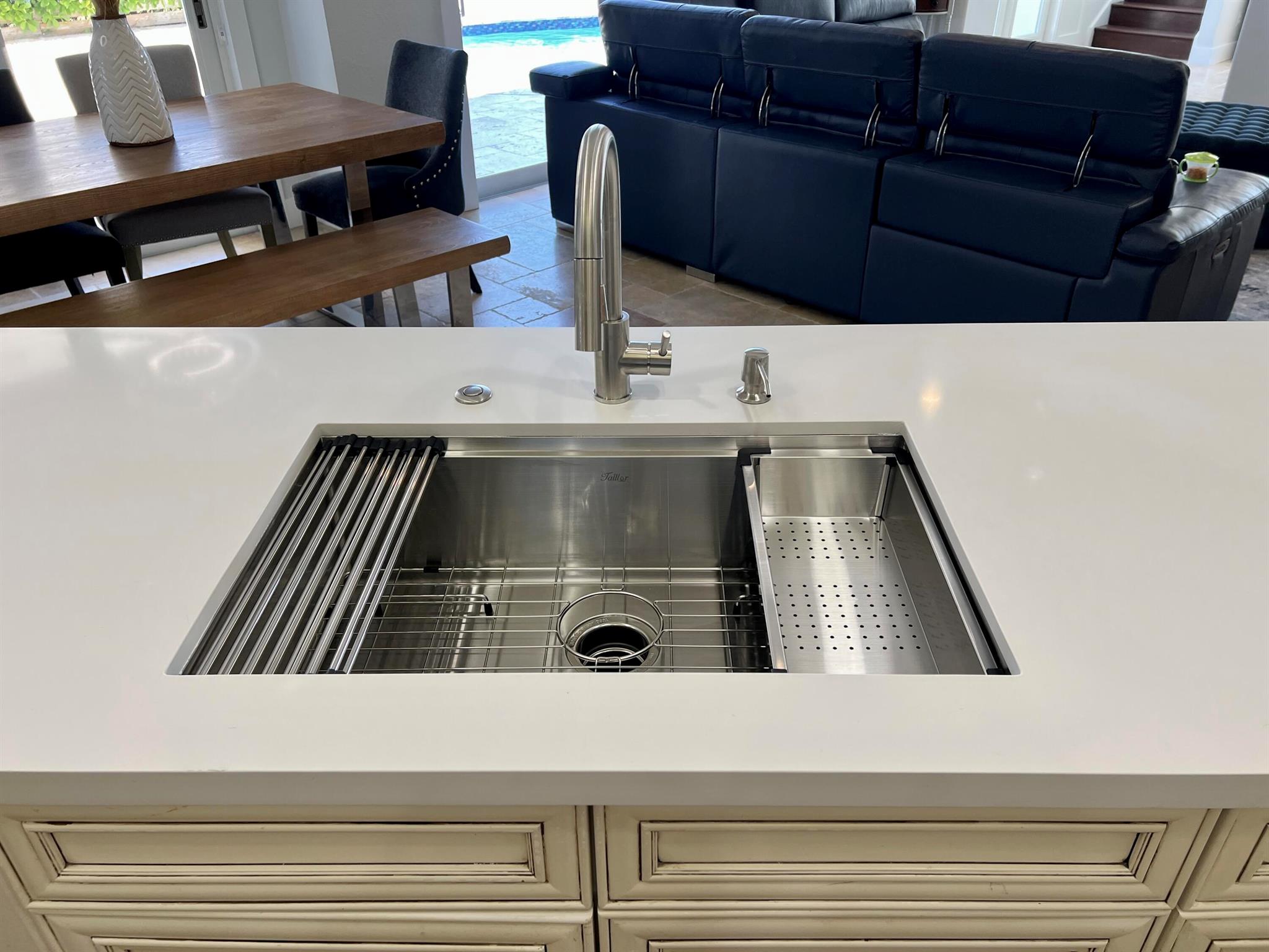 12211 Rockledge Circle