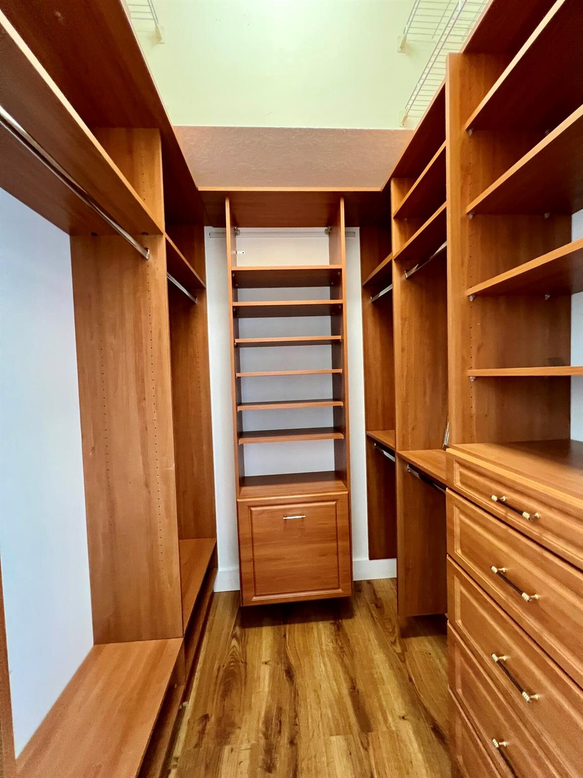 12211 Rockledge Circle