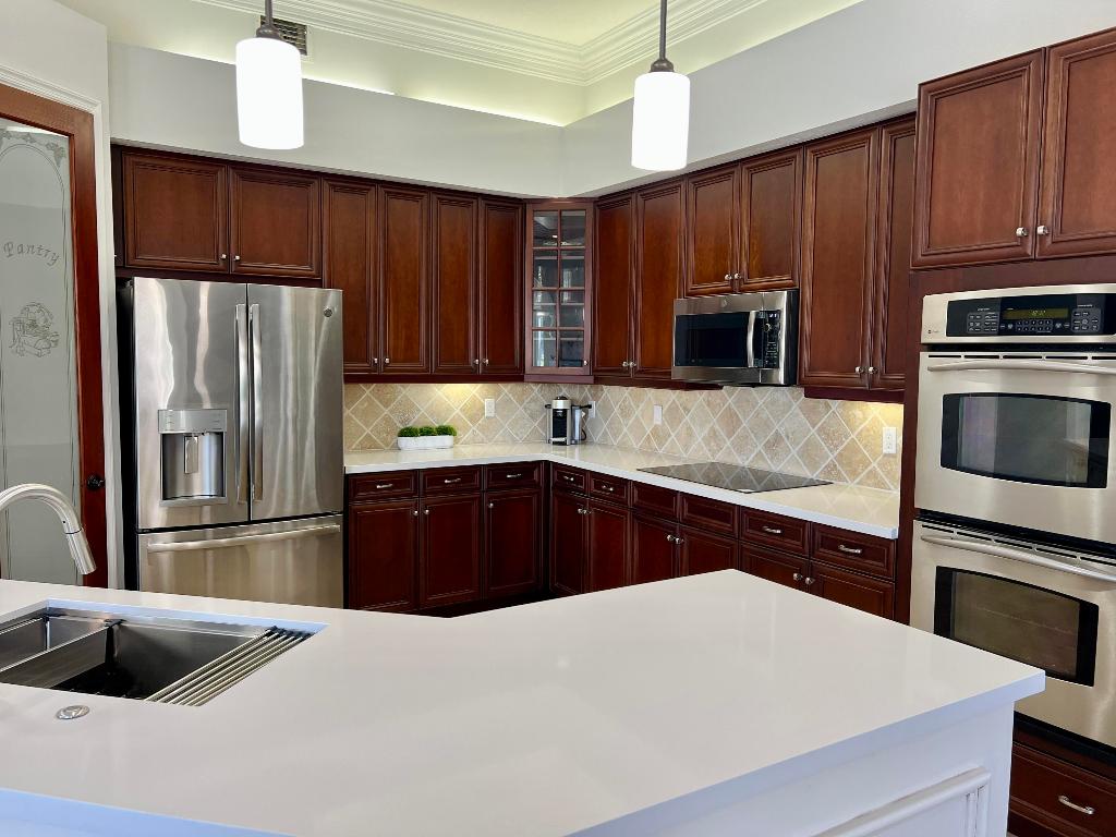 12211 Rockledge Circle