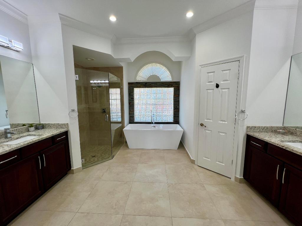 12211 Rockledge Circle