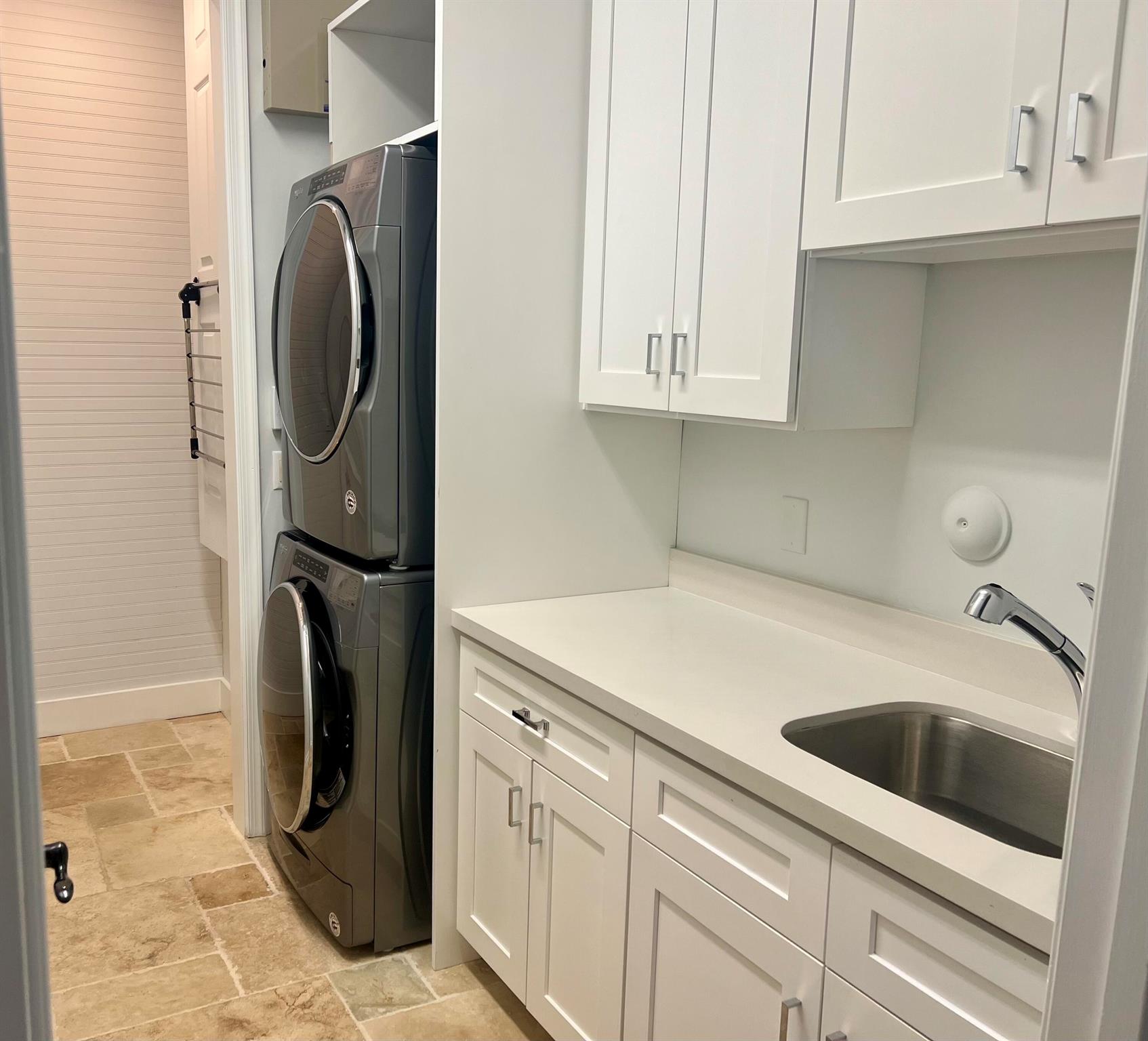 12211 Rockledge Circle