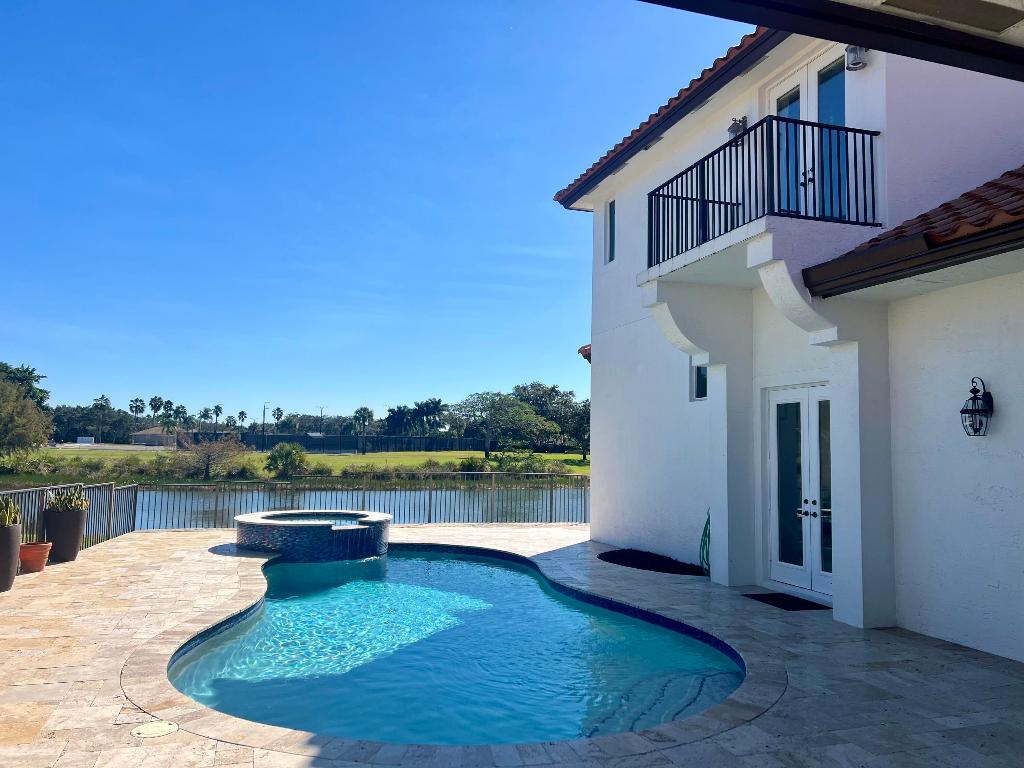 12211 Rockledge Circle