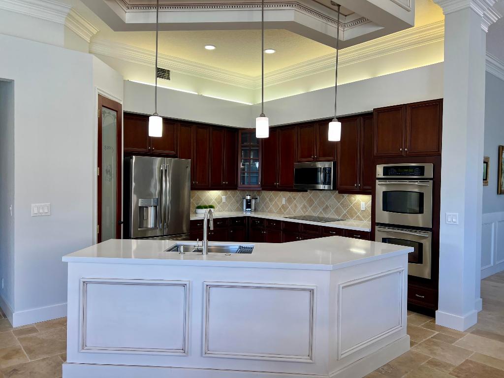 12211 Rockledge Circle