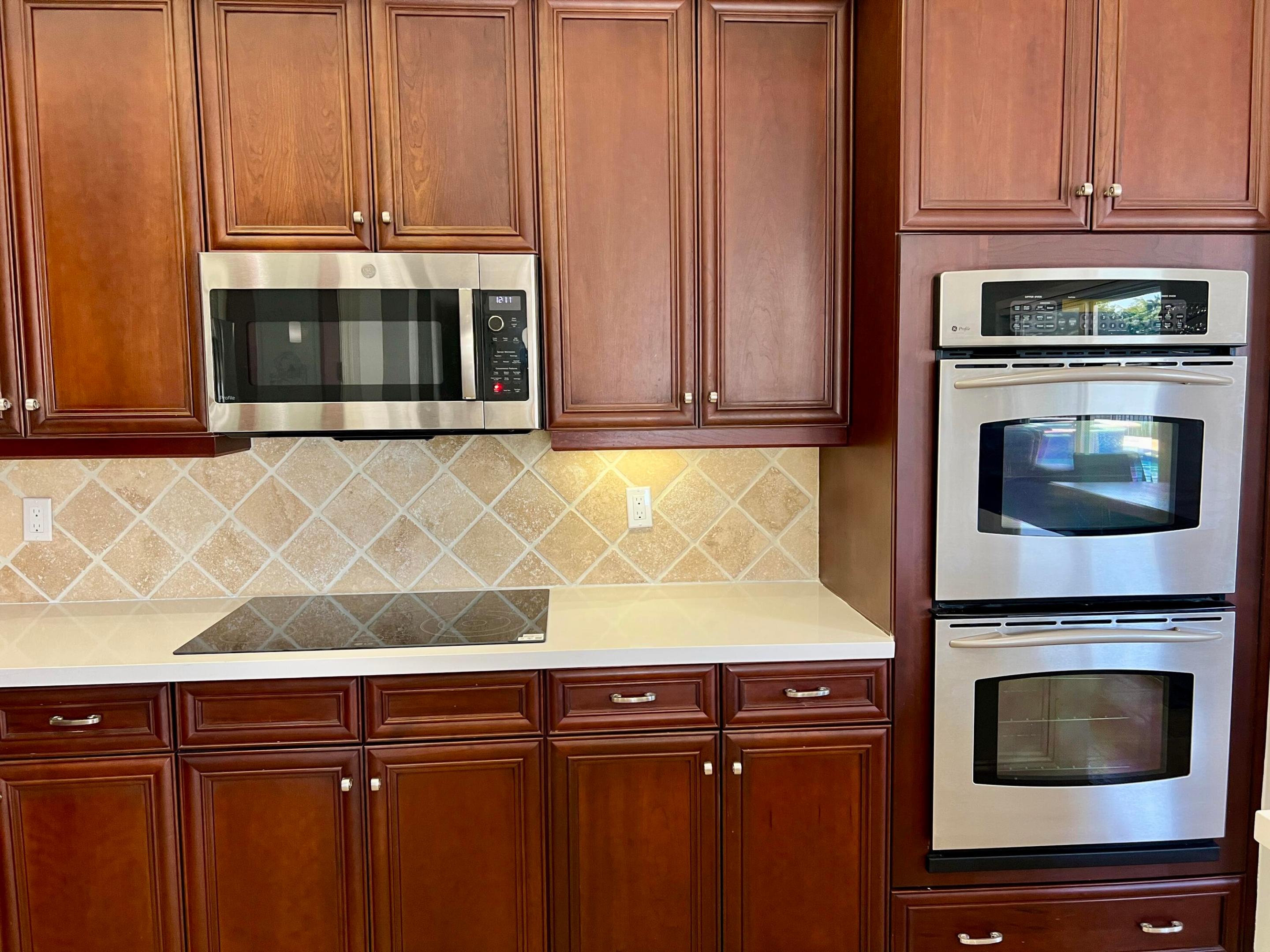 12211 Rockledge Circle