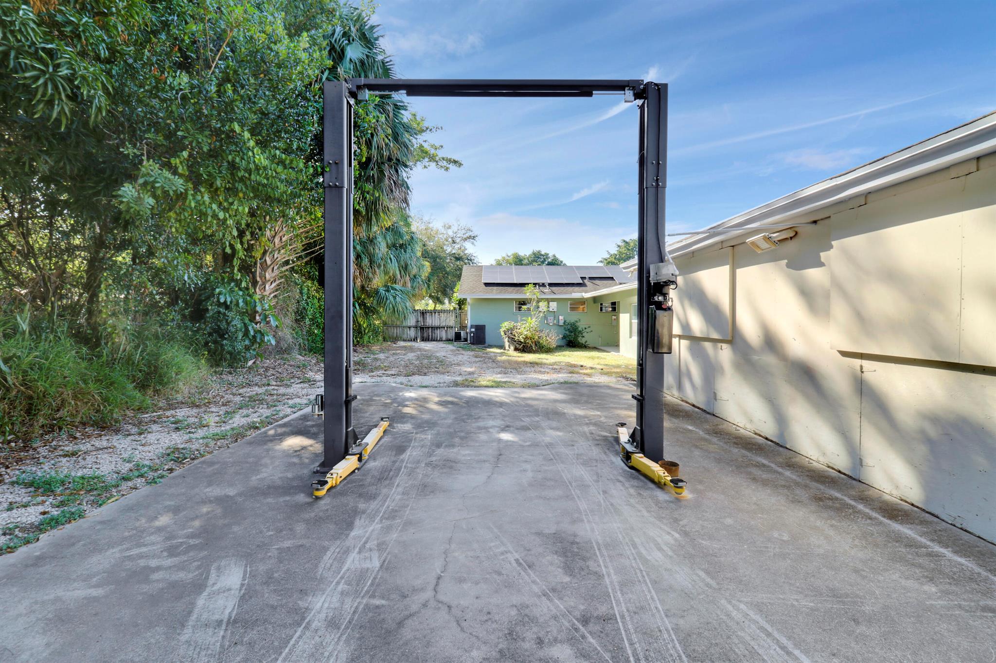 2867 Oak Drive