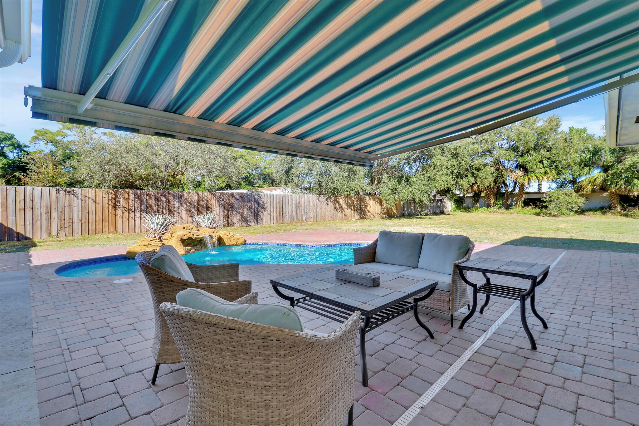 2867 Oak Drive
