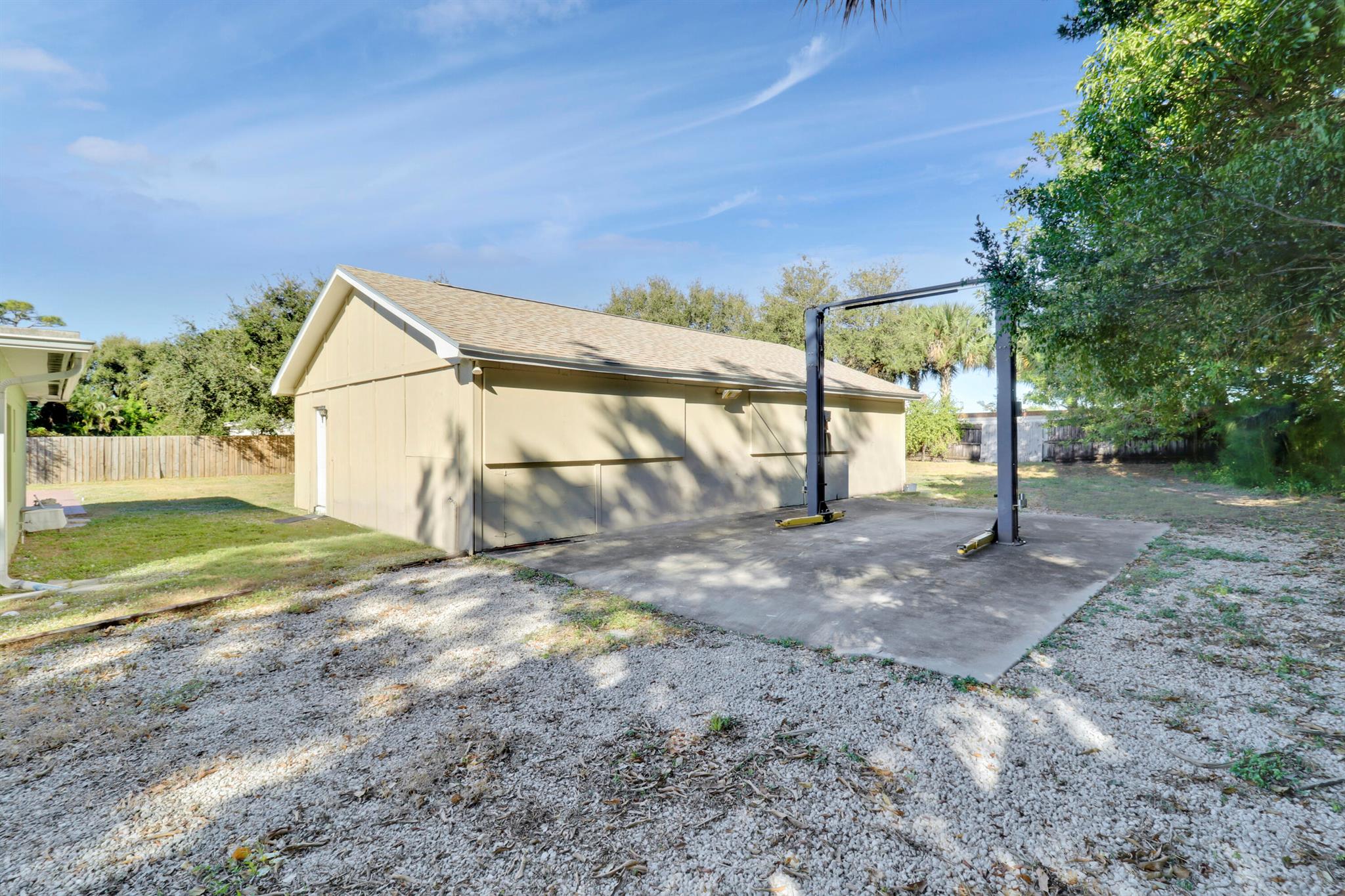 2867 Oak Drive