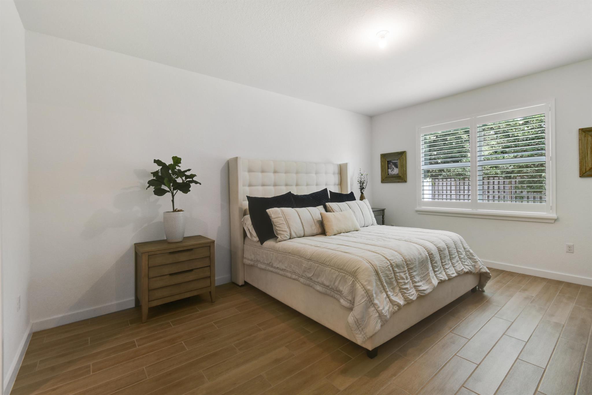 2244 SW Strawberry Terrace