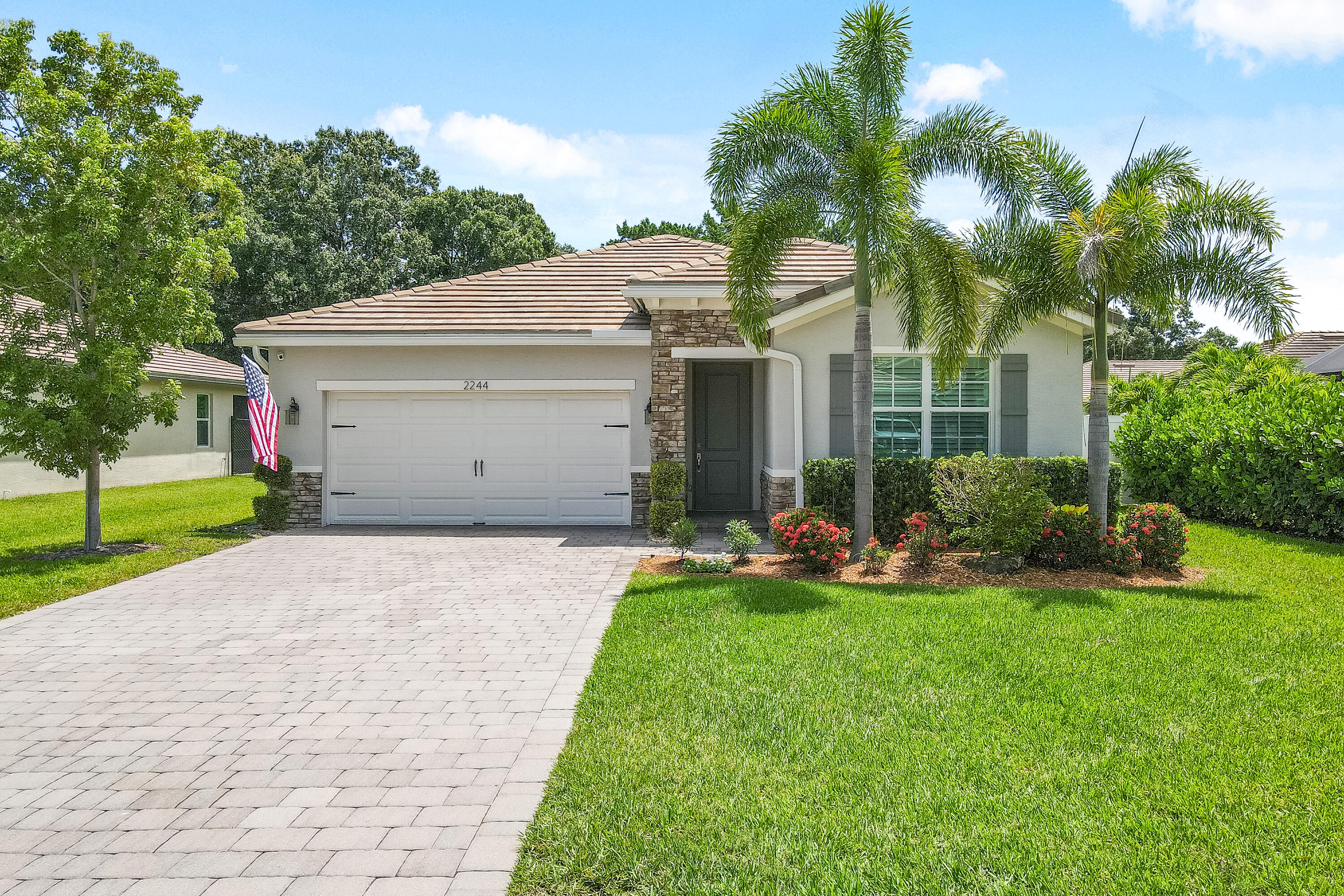 2244 SW Strawberry Terrace