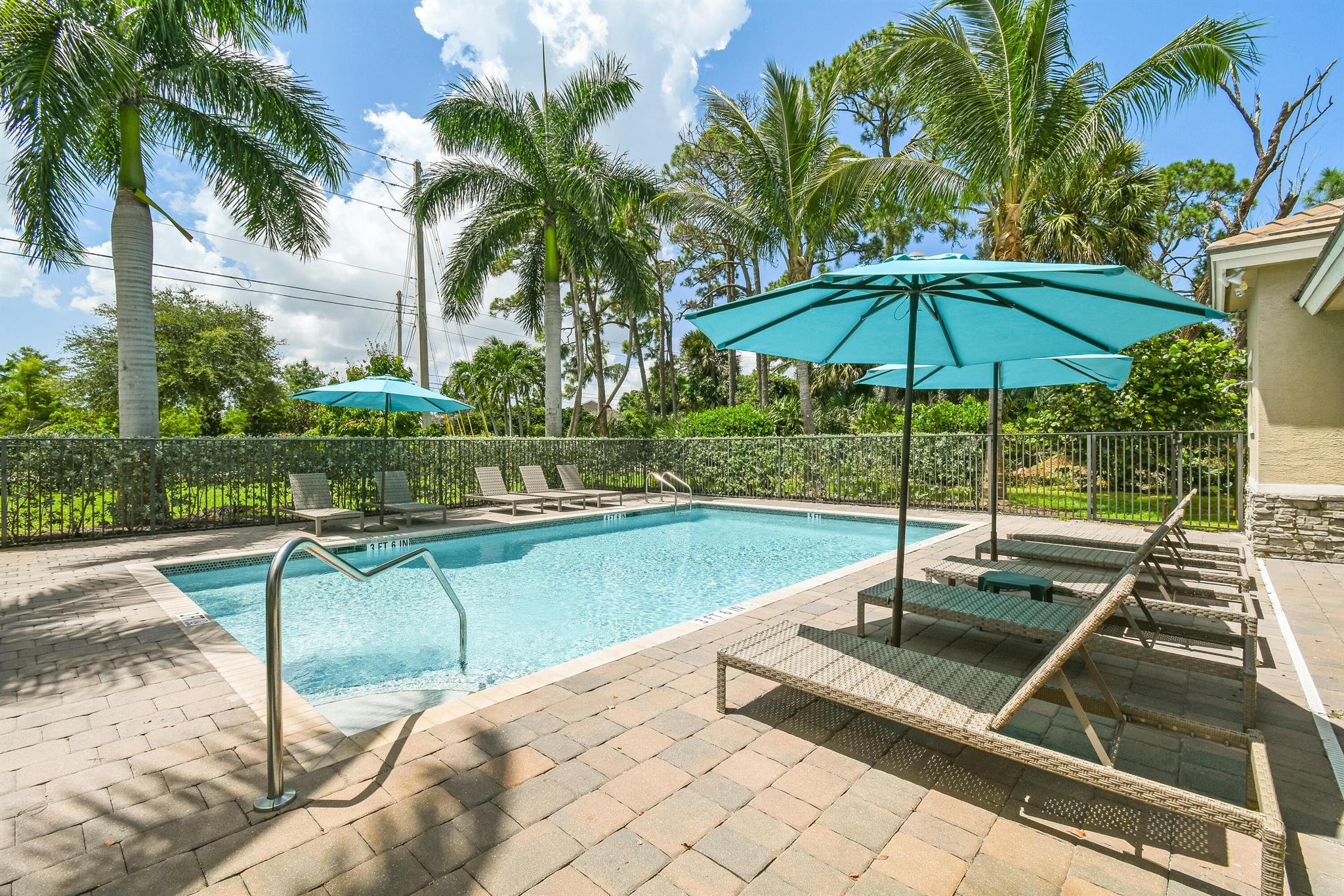 2244 SW Strawberry Terrace