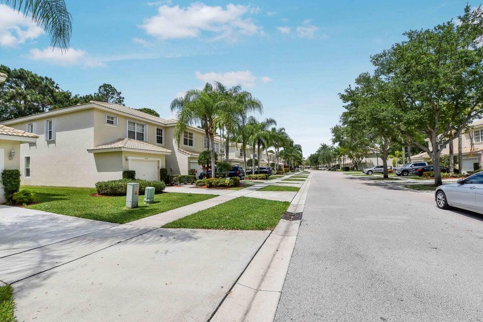 9687 Lago Drive