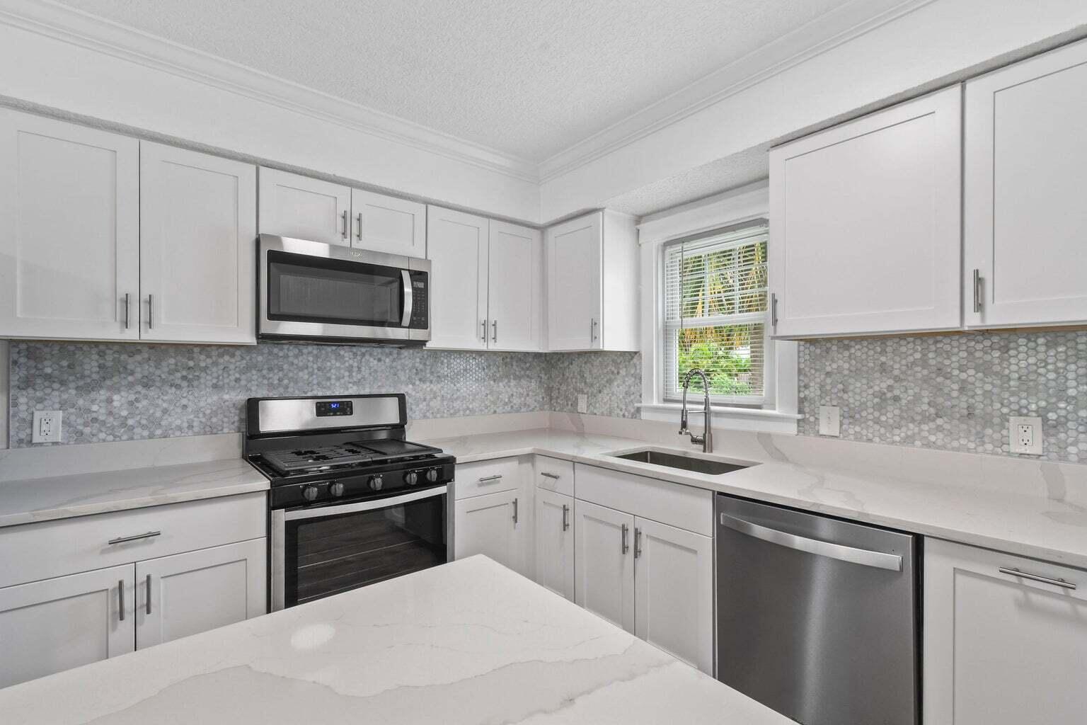 415 Greenbriar Drive 1