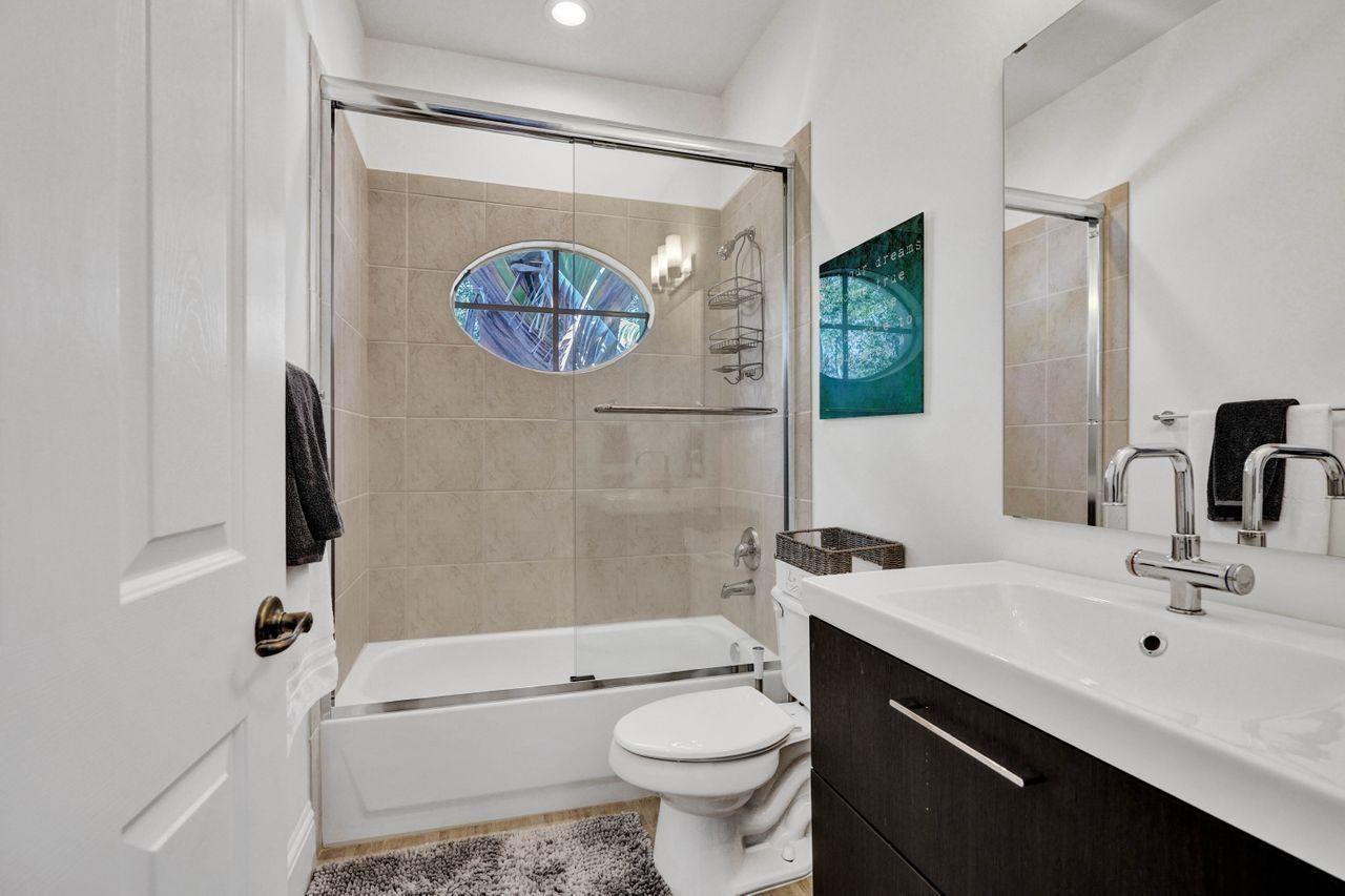 2528 NW 4th Street