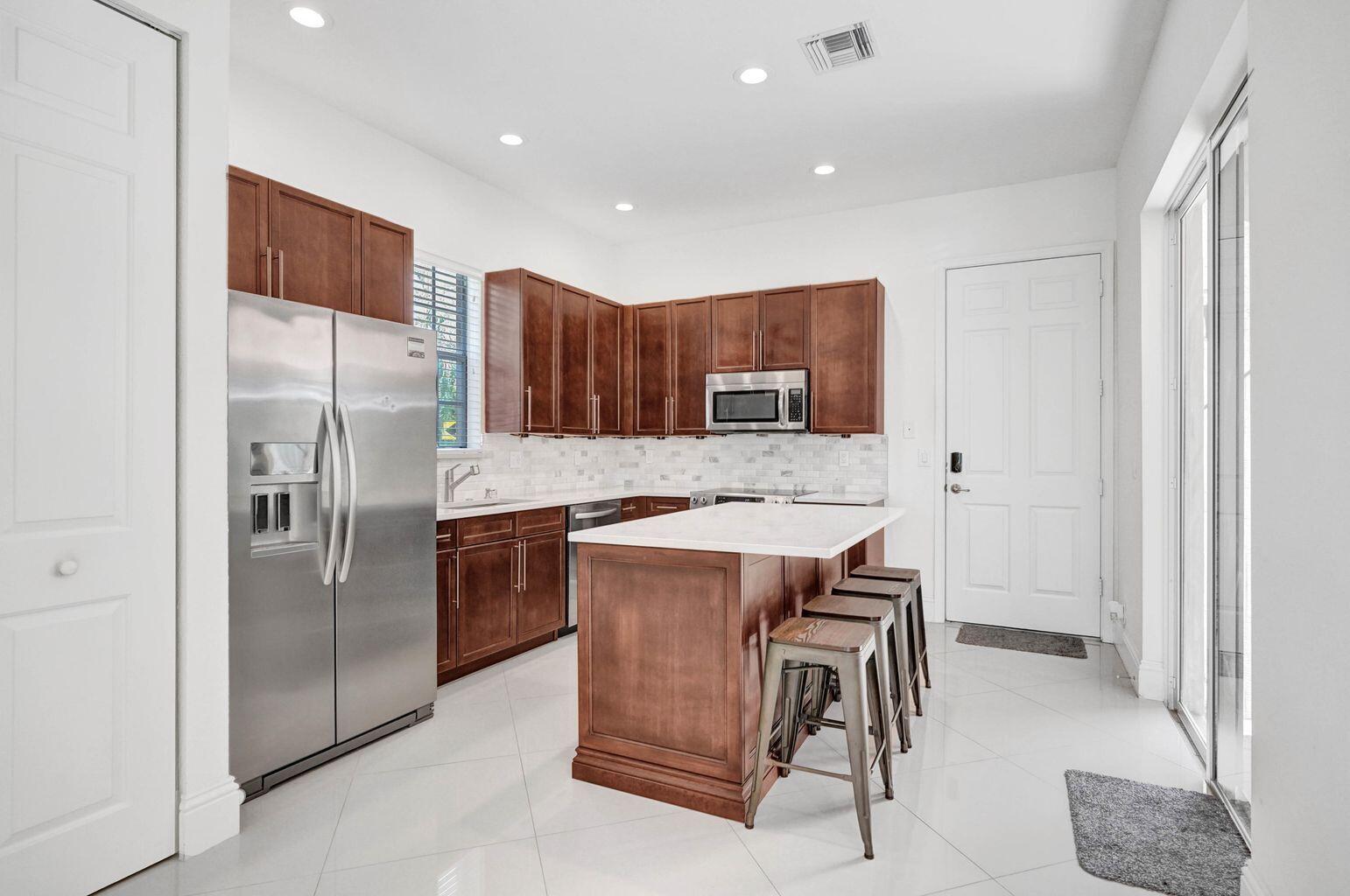 2528 NW 4th Street
