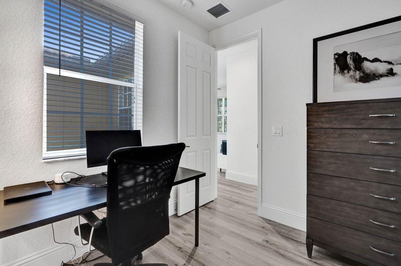2528 NW 4th Street