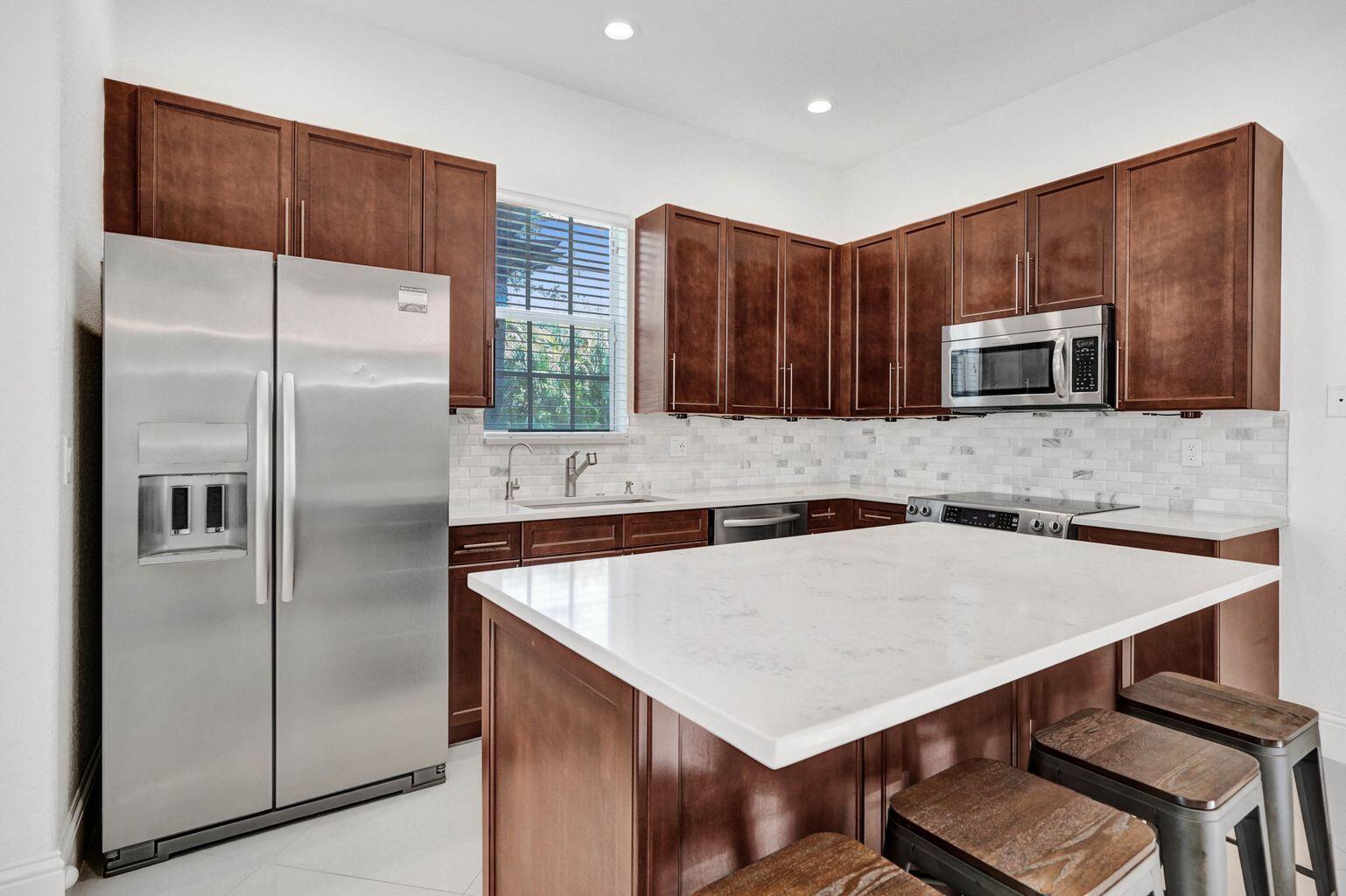 2528 NW 4th Street