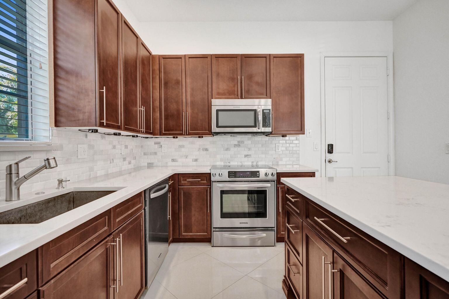 2528 NW 4th Street