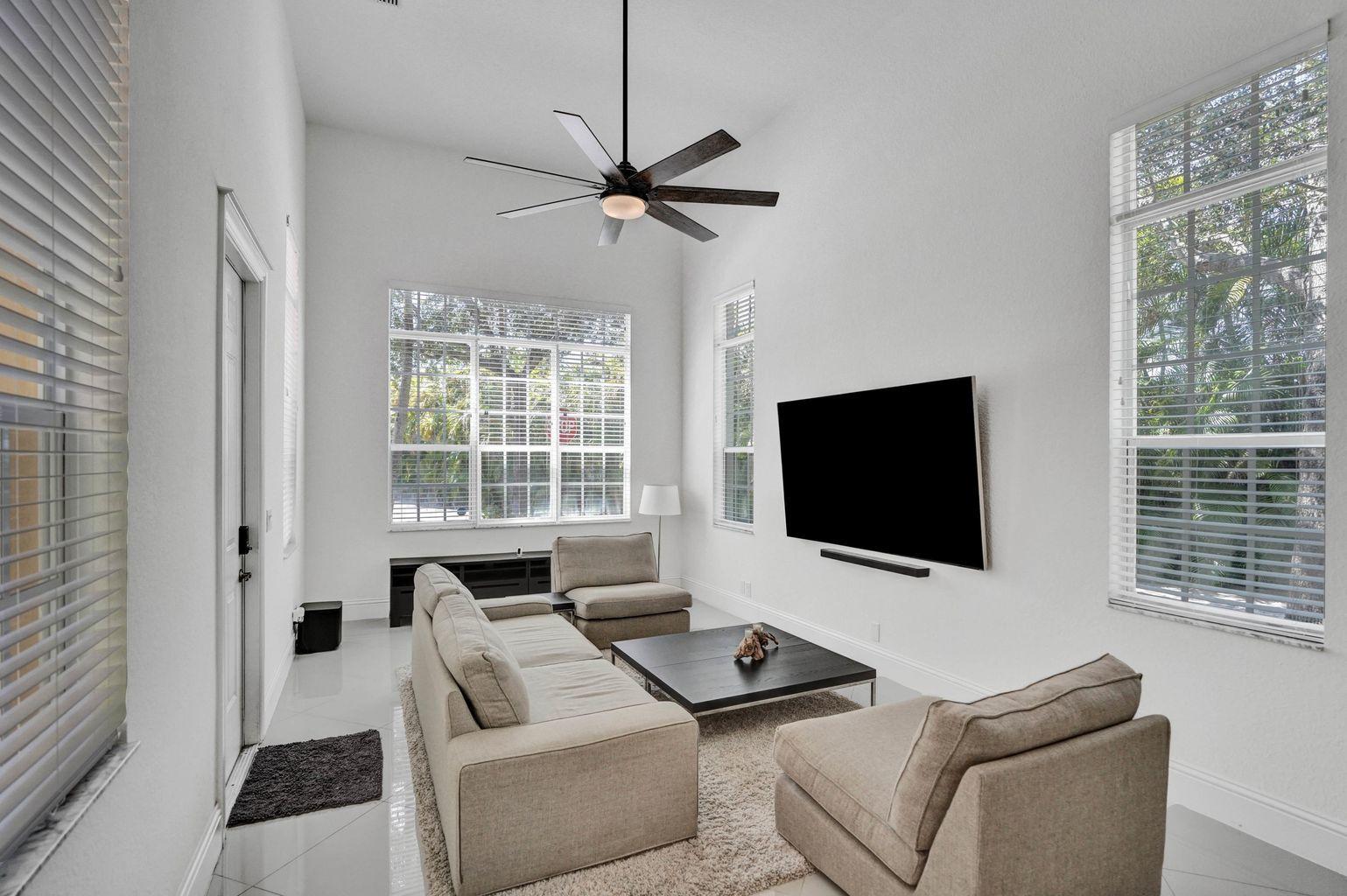 2528 NW 4th Street