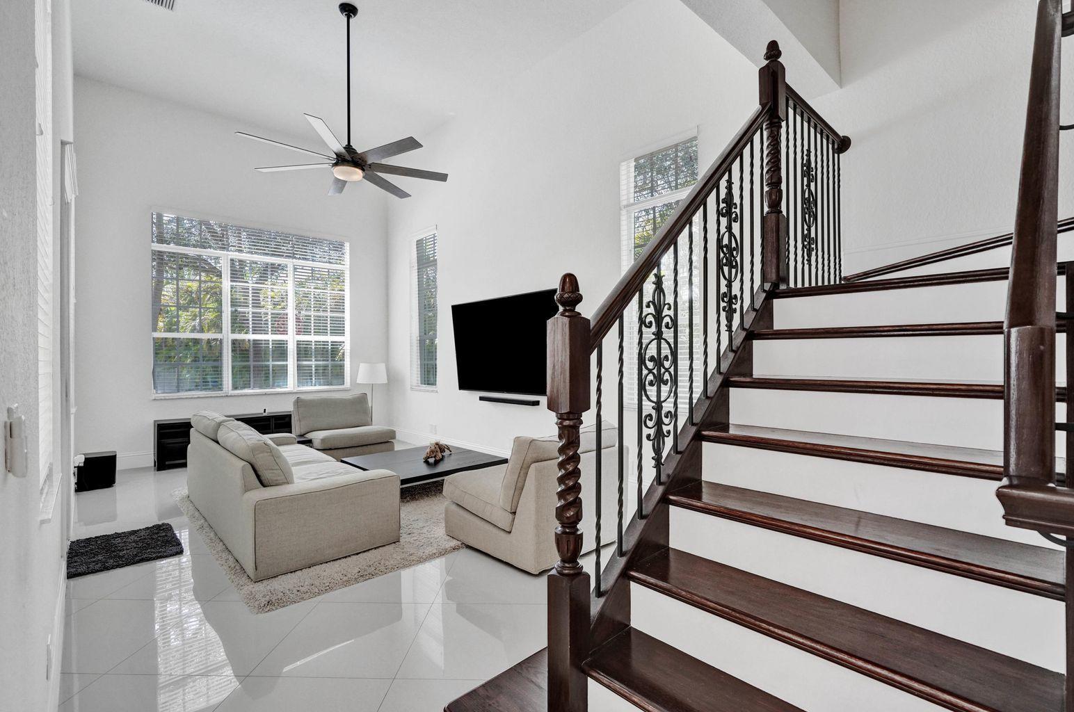2528 NW 4th Street