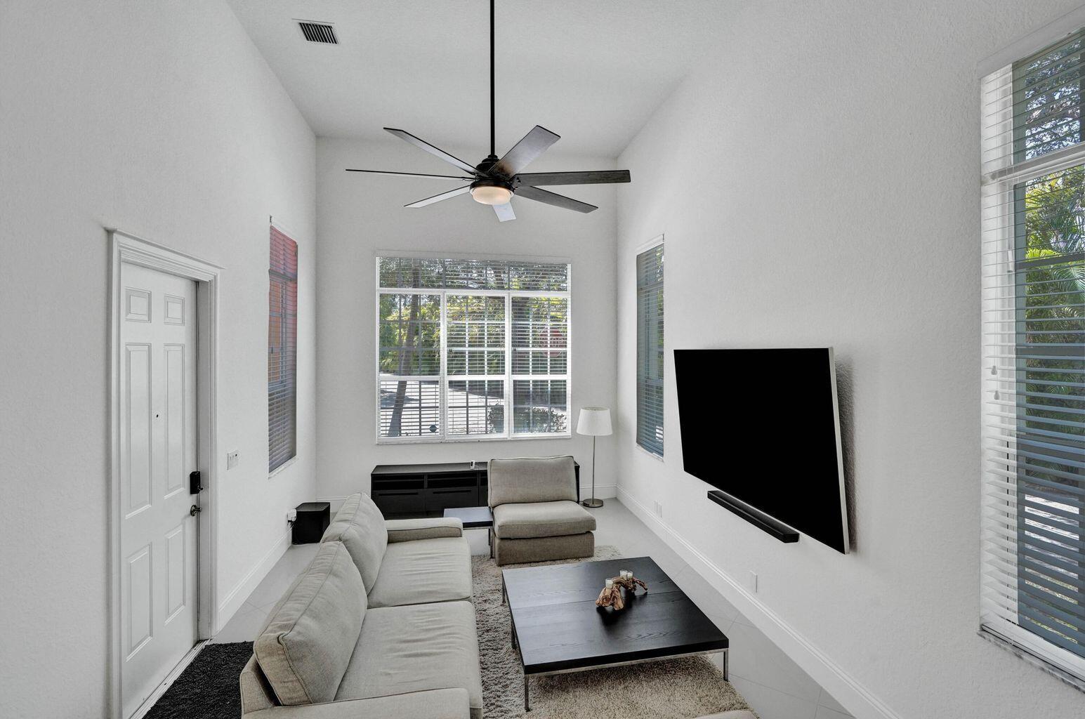 2528 NW 4th Street