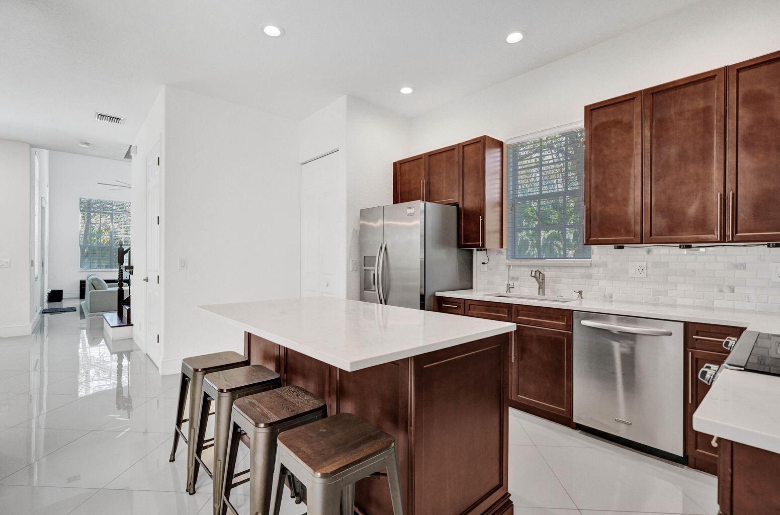2528 NW 4th Street