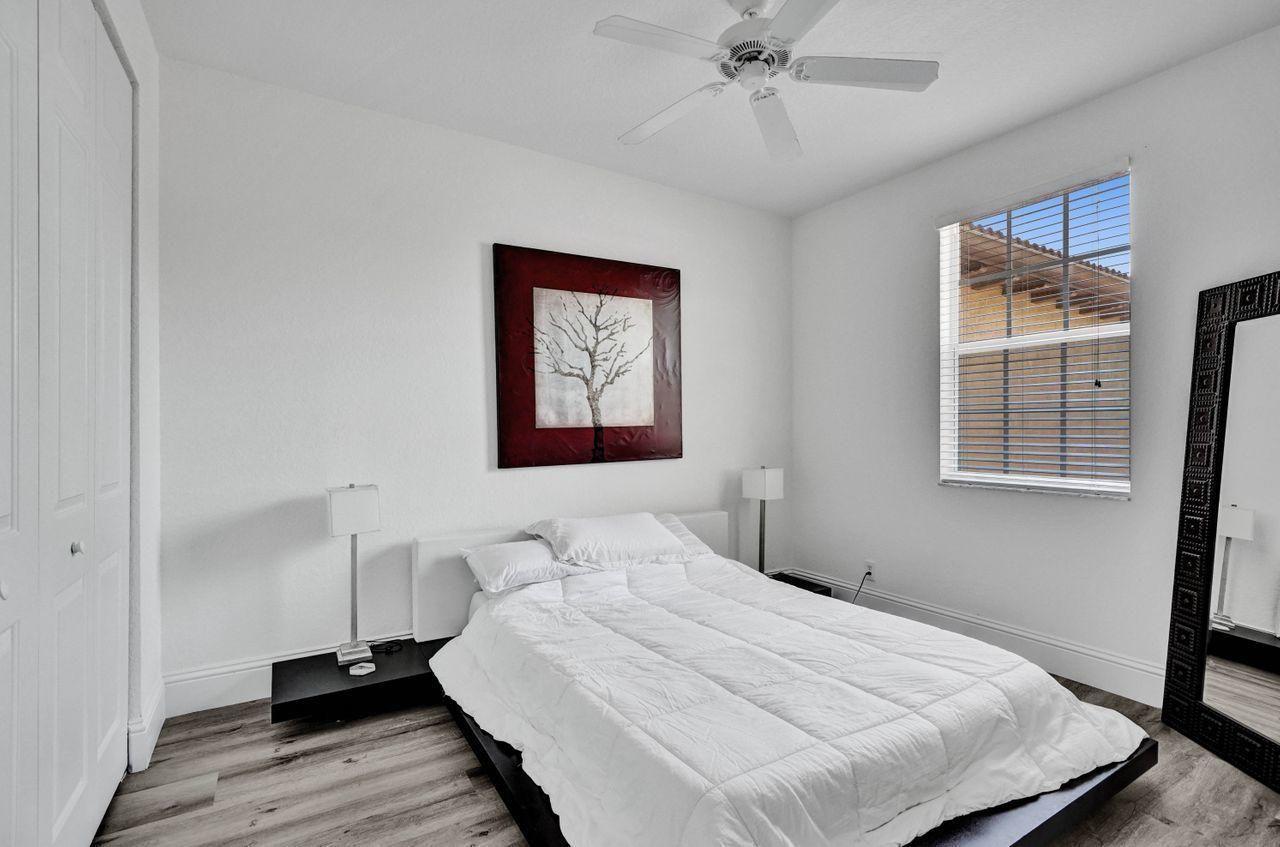 2528 NW 4th Street